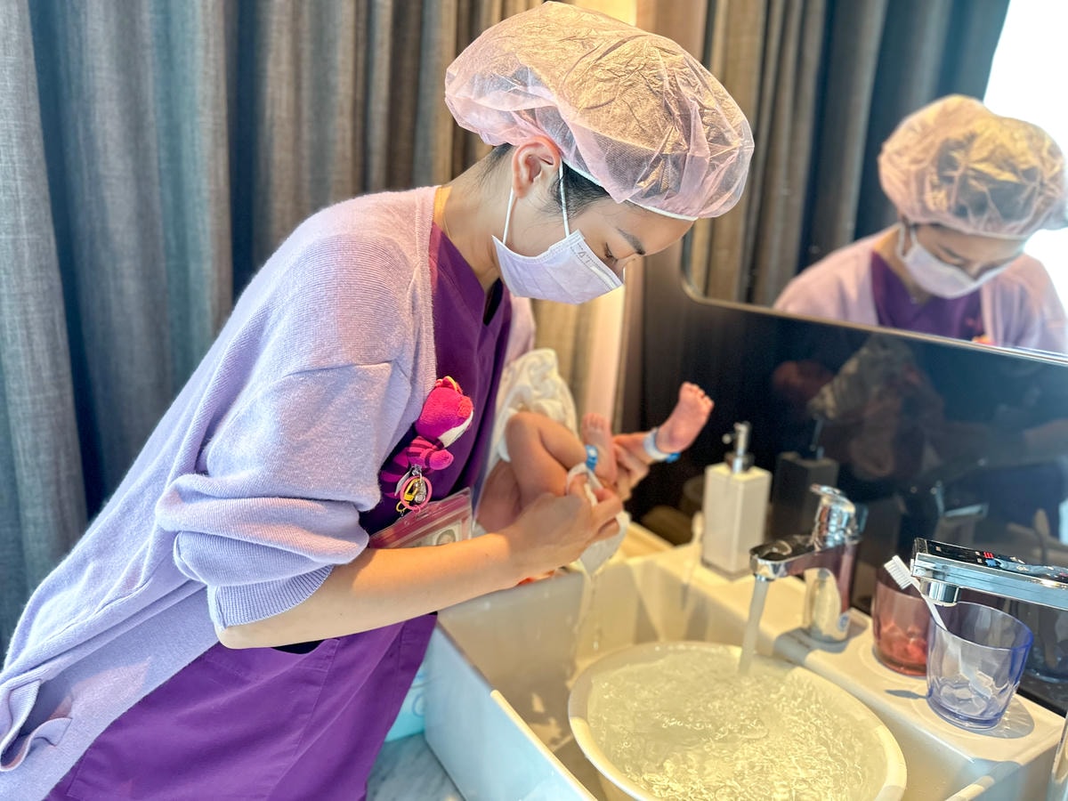 把我們當家人一樣的用心照護_嘉禾產後護理之家。是產婦更是大寶