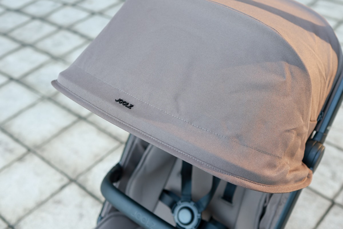 【輕便登機推車的天花板】Joolz Aer2單手秒收更省力、新生兒全平躺角度、輪胎加大更穩定。時尚外型與超強功能兼具，第二代有感升級！