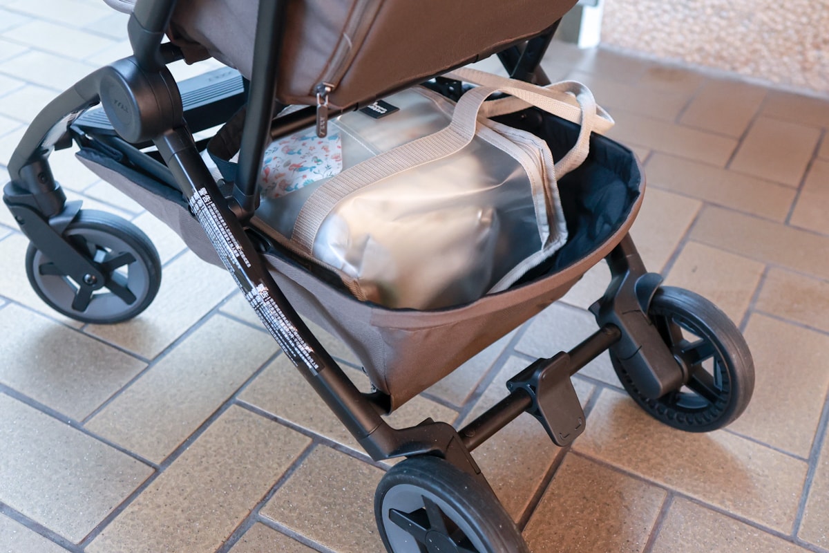 【輕便登機推車的天花板】Joolz Aer2單手秒收更省力、新生兒全平躺角度、輪胎加大更穩定。時尚外型與超強功能兼具，第二代有感升級！
