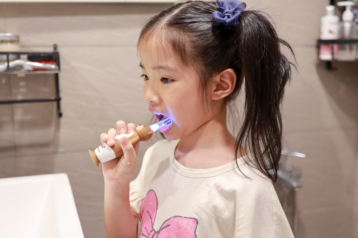 【育兒/好物】一起陪孩子愛上刷牙！溫和震動有效清潔！英國兒童口腔專業品牌Brush Baby電動牙刷/口腔清潔系列